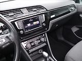 Volkswagen Touran 1,6 TDI DSG Panorama LED 1.Maj - náhled 19