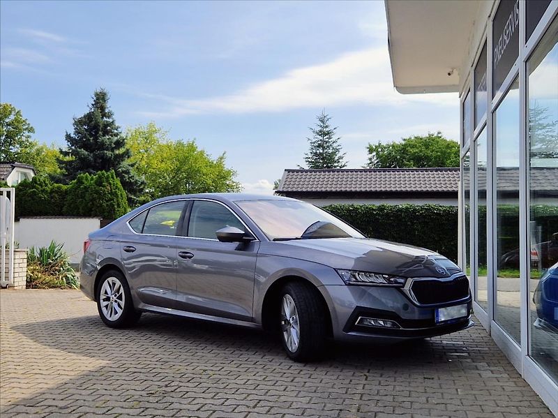 Škoda Octavia 2,0 TDI DSG TOPSTAV +ZIMNÍPNEU - fotka 7 z 46