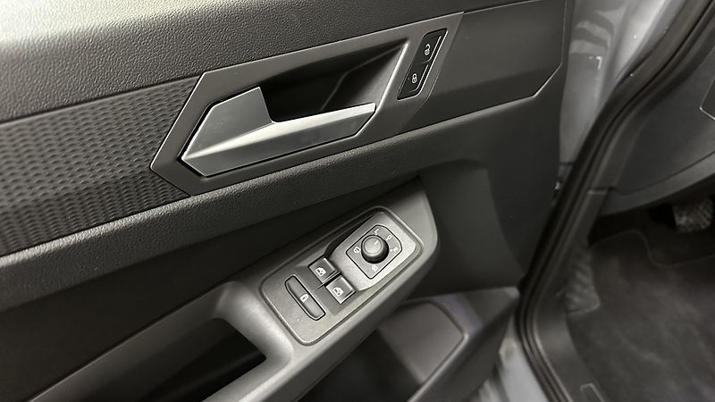 Ford Tourneo Connect ZÁRUKA / 7 MÍST / TOP STAV - fotka 29 z 40