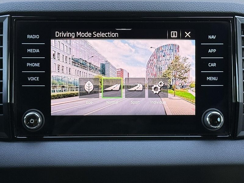 Škoda Karoq DSG 1,5TSi 110kW SportLine - fotka 13 z 24
