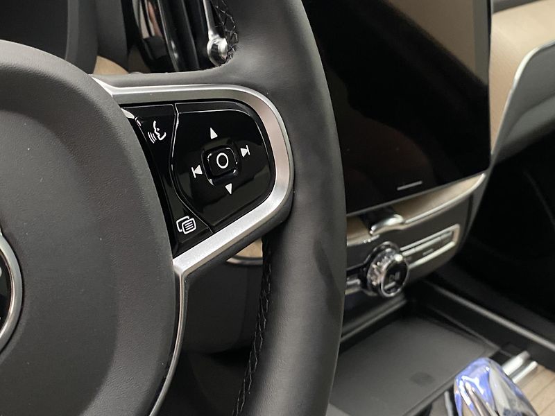 Volvo XC60 B5 AWD PLUS DARK AUT CZ 1.maj. - fotka 21 z 57