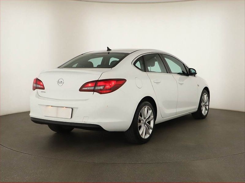 Opel Astra (2014) 1.6 CDTI, Tempomat - fotka 5 z 14