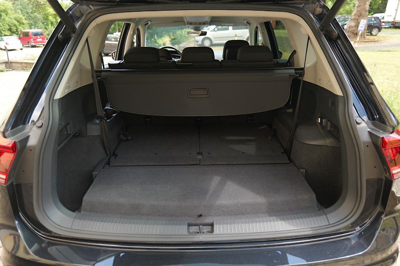 Volkswagen Tiguan Allspace TDI 4x4 DSG 360 HUD Matrix Taž - fotka 38 z 42
