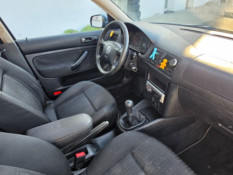 Volkswagen Golf (2001) 1.9 TDI Zimáky - fotka 18 z 22