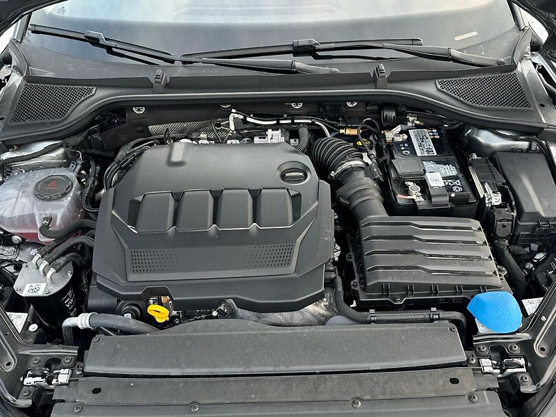 Škoda Octavia Combi 2,0 TDI 85kW Style M6F - fotka 17 z 22