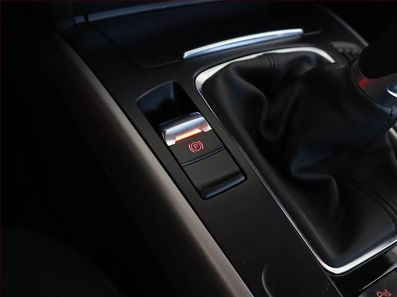 Audi A4 (2013) 1.8 TFSI, ČR,1.maj, Bi-Xenony - fotka 19 z 19