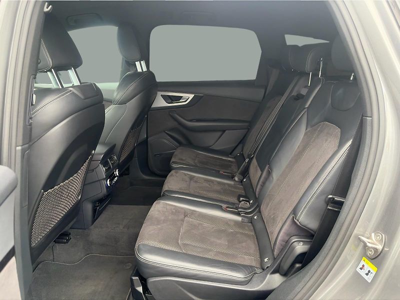Audi Q7 3.0TDi S-Line Quattro 7míst - fotka 13 z 23