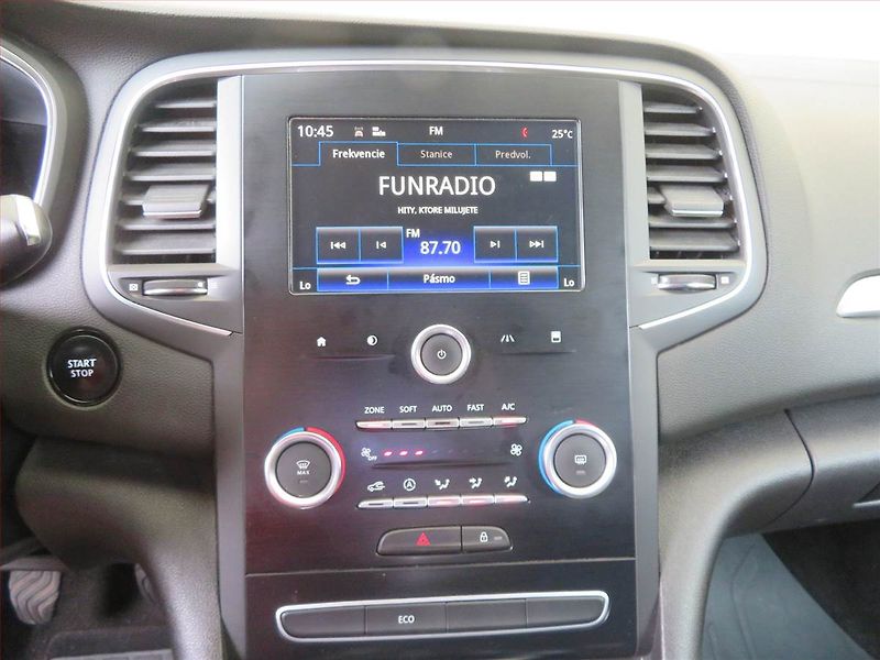 Renault Mégane (2017) 1.6 SCe, Navi, Tempomat - fotka 12 z 16