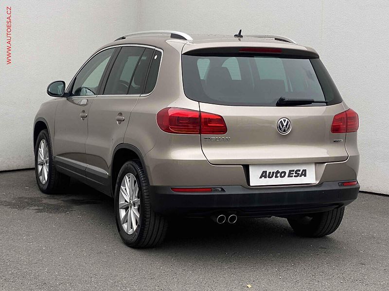 Volkswagen Tiguan (2012) 2.0 TDi 4x4, Sport&Style - fotka 6 z 17