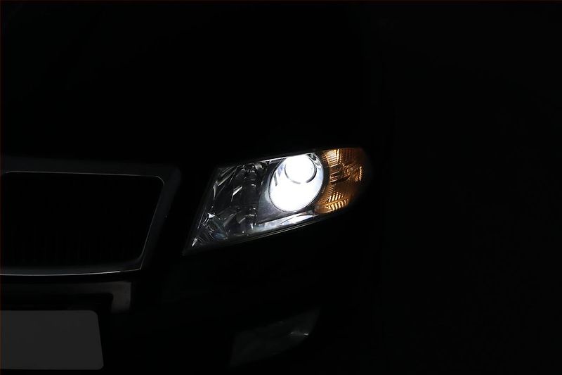 Škoda Octavia (2008) Laurin&Klement 2.0 TDI - fotka 24 z 24
