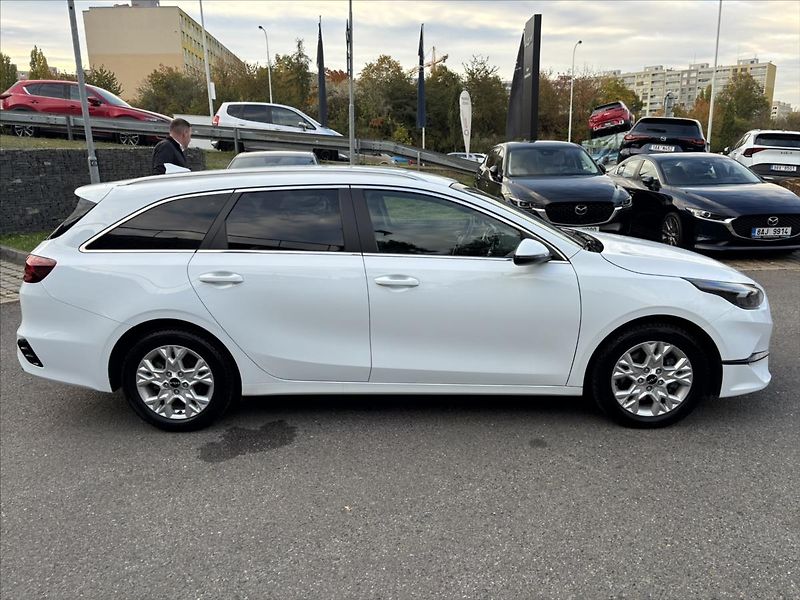 Kia Ceed 1,5 TGDi 118kW TOP ZÁRUKA NAVI - fotka 6 z 39