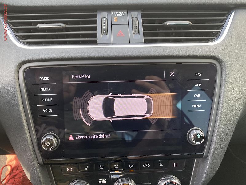 Škoda Octavia (2018) 2.0 TDi, RS, DSG, LED, TZ - fotka 17 z 18