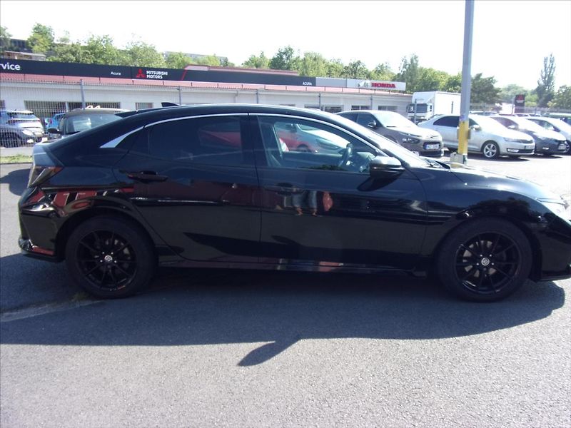 Honda Civic 1,0 i-VTEC TURBO Elegance - fotka 2 z 26