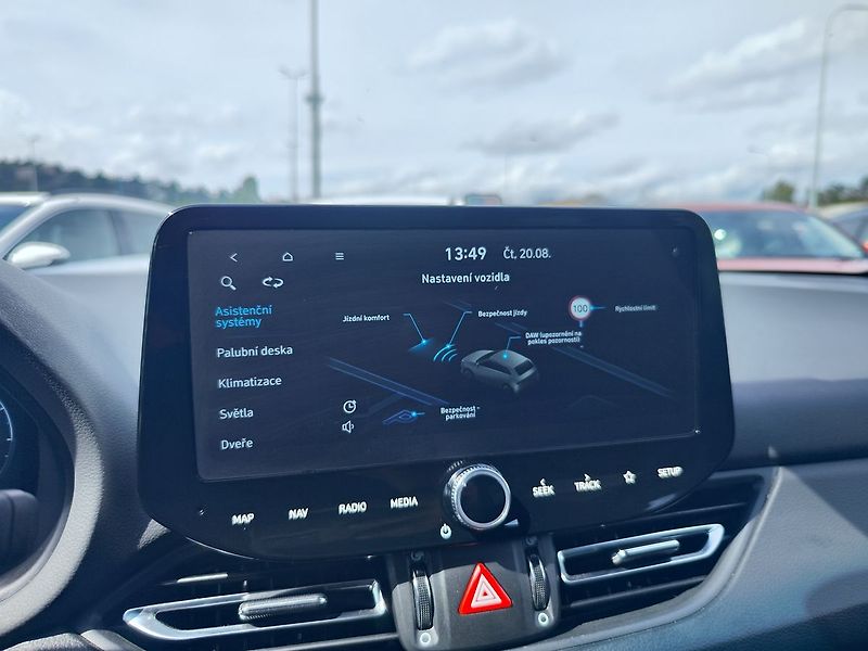 Hyundai i30 1.5 T-GDI/103kW N-Line DCT - fotka 17 z 32