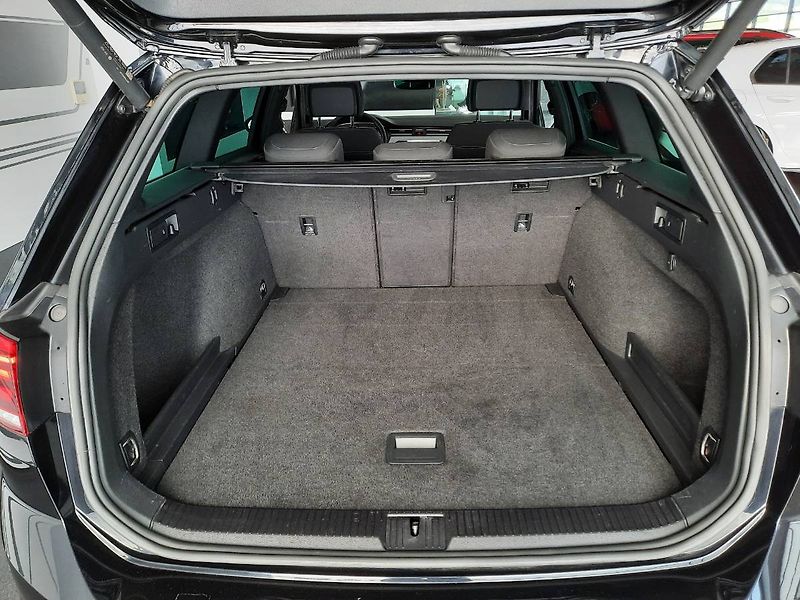 Volkswagen Passat Variant (2023) 2.0 TDI (110kW/150k) DSG, Busi - fotka 24 z 27