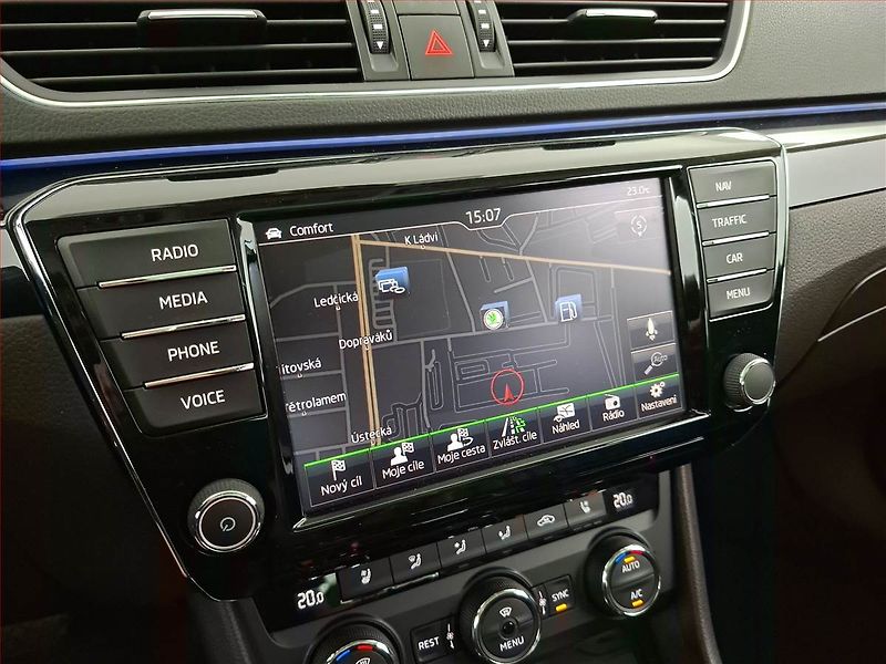 Škoda Superb (2015) Laurin&Klement 2.0 TDI 4x4 - fotka 13 z 25