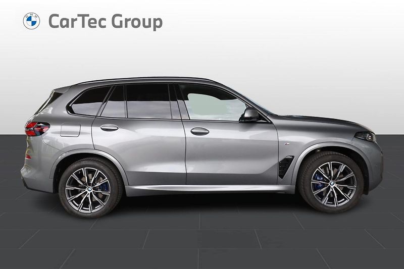 BMW X5 xDrive30d - fotka 4 z 33