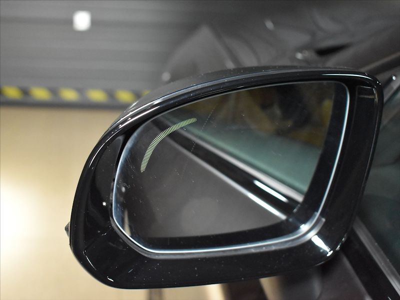 Volvo XC60 2,0 B4 AWD Ultimate tažné,pano - fotka 26 z 28