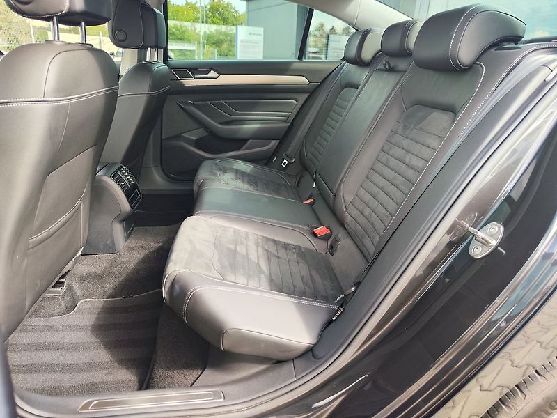 Volkswagen Passat 2.0 TDI/110kW Elegance DSG - fotka 14 z 37