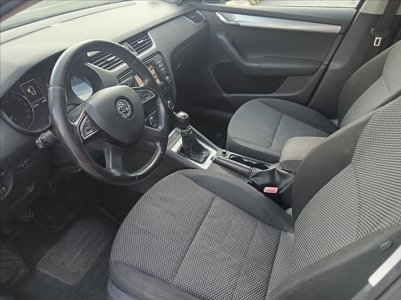 Škoda Octavia 2,0 TDi kombi  Ambition - fotka 17 z 20