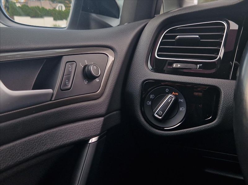 Volkswagen Golf 1,6 TDI LED KOMP.SERV.HISTORIE - fotka 49 z 50