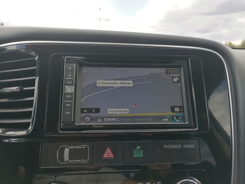 Mitsubishi Outlander (2017) 2.2DI-D 4WD 132kW ČR - fotka 9 z 19