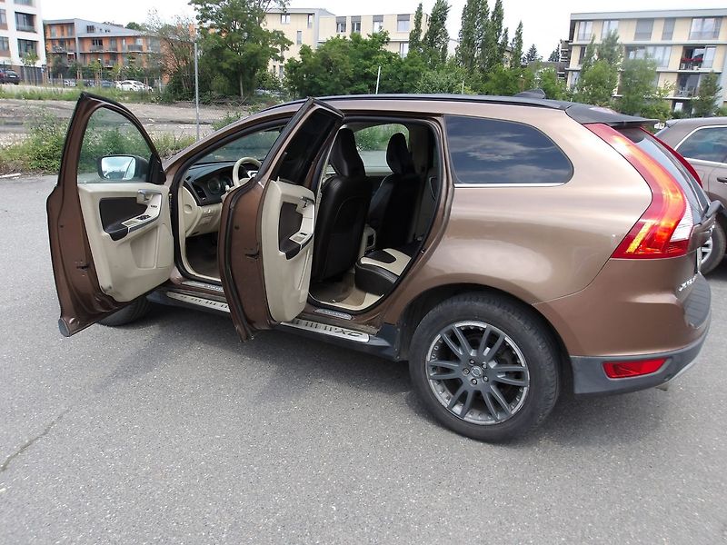 Volvo XC60 (2009) T6 210kW!!! AWD ČR ! AUT.! - fotka 40 z 53