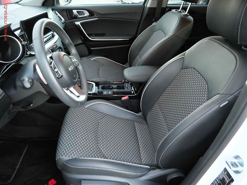 Kia XCeed (2025) 1.6 T-GDi, 1.maj,ČR, AT - fotka 9 z 26