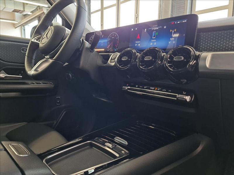 Mercedes-Benz GLB 220 4MATIC - fotka 16 z 22