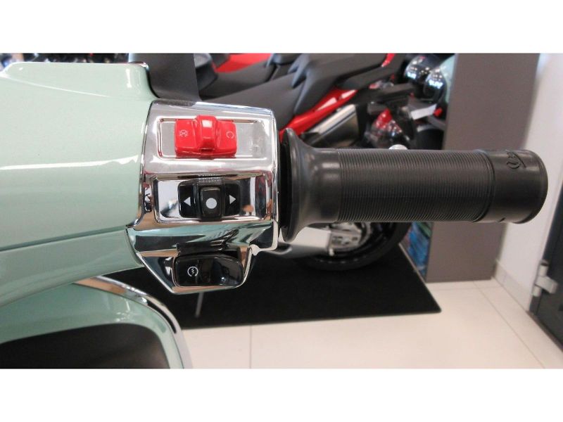 Vespa (2026) Primavera 125 BATIK e5+ - fotka 11 z 11