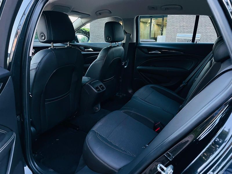 Opel Insignia 2.0CDTi KAMERA VÝHŘEV SERVISKA - fotka 34 z 51