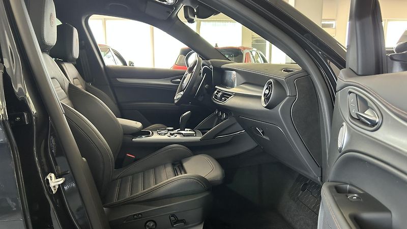 Alfa Romeo Stelvio 2.0i 280k AWD Intensa - fotka 12 z 13