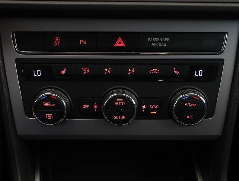Seat Leon (2020) Xcellence 1.5 TSI, ČR,1.maj - fotka 12 z 18