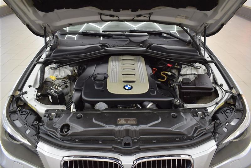 BMW Řada 5 3,0 530XD, xen,navi,servis, - fotka 26 z 28