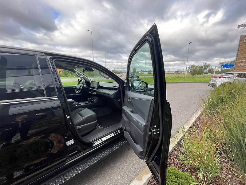 Toyota Hilux 2.8D automat Invincible - fotka 26 z 29