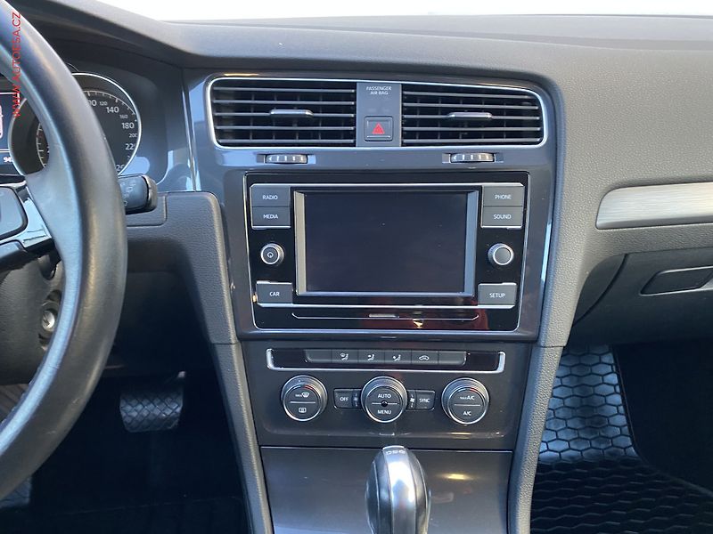 Volkswagen Golf (2018) 1.5TSi, 2.maj,ČR - fotka 12 z 17
