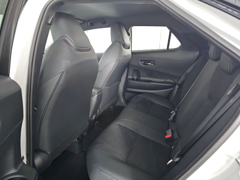 Toyota C-HR (2025) 2.0HEV 4x4 197k GR-Sport Premi - fotka 7 z 30