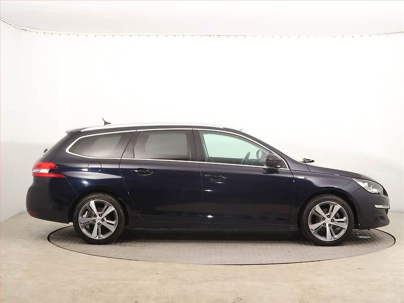 Peugeot 308 (2015) 1.2 e-THP, Serv.kniha, Navi - fotka 6 z 13