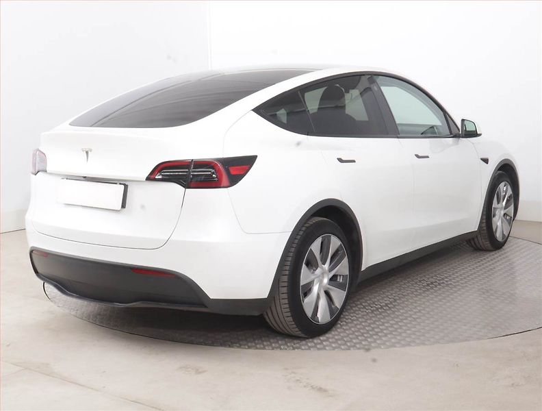 Tesla Model Y (2023) Long Range AWD 79kWh, SoH 90% - fotka 5 z 23