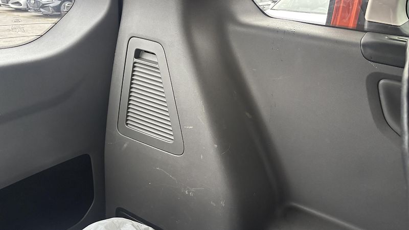 Ford Tourneo Custom (2019) 2.0L Ecoblue - fotka 23 z 29