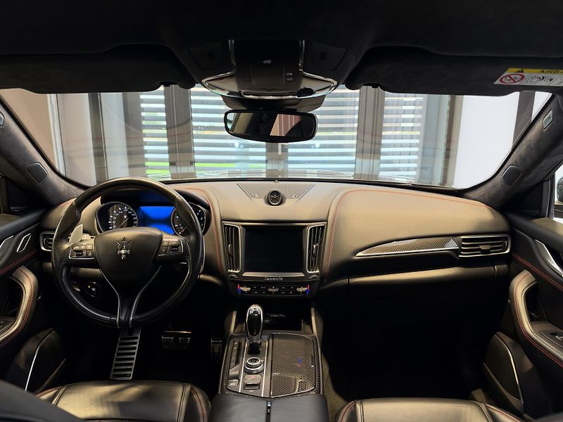 Maserati Levante (2018) S Q4 430HP - fotka 12 z 17