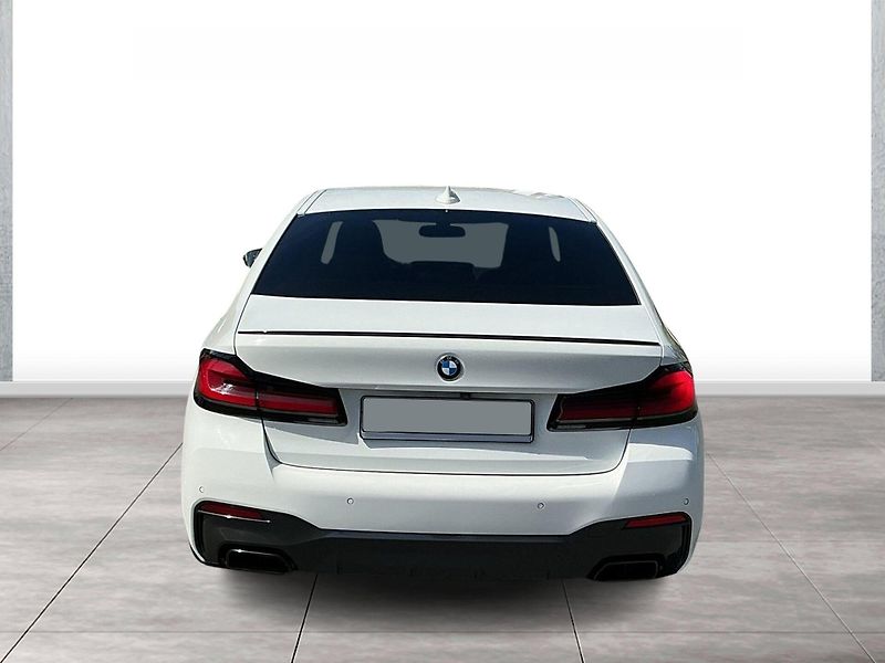 BMW Řada 5 M550i xDrive Laser HuD Venti - fotka 7 z 12