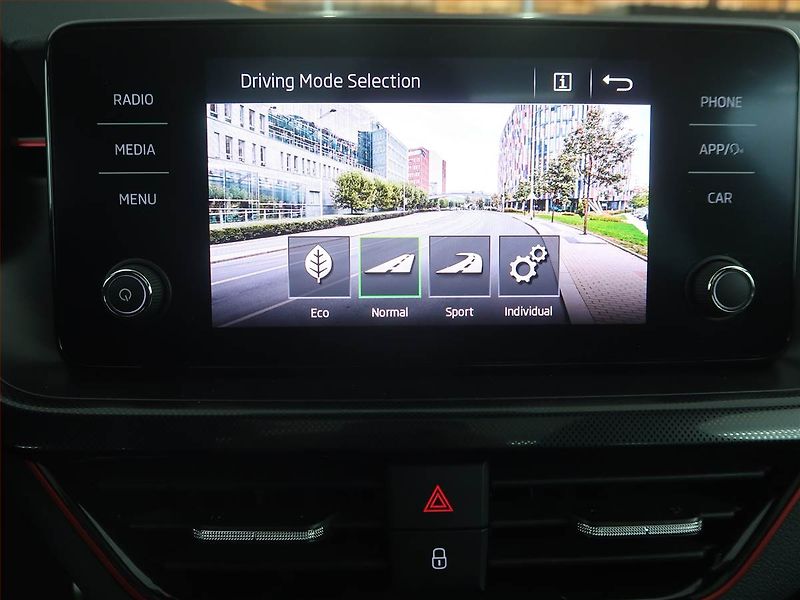 Škoda Scala (2022) Monte Carlo 1.0 TSI, Automat - fotka 21 z 28