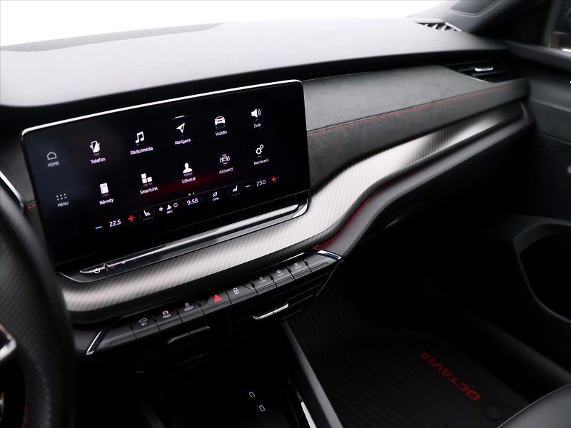 Škoda Octavia 2,0 TSI 180kW DSG CZ RS LED - fotka 21 z 31