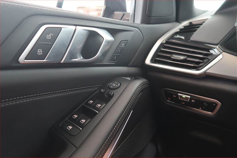 BMW X5 (2022) xDrive30d - fotka 19 z 21