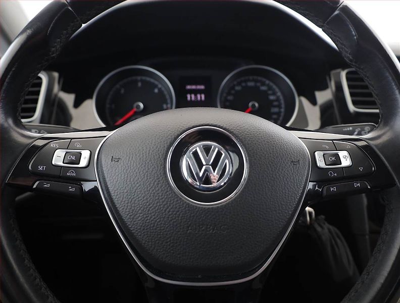 Volkswagen Golf (2016) Highline 1.6 TDI, Xenony - fotka 8 z 19
