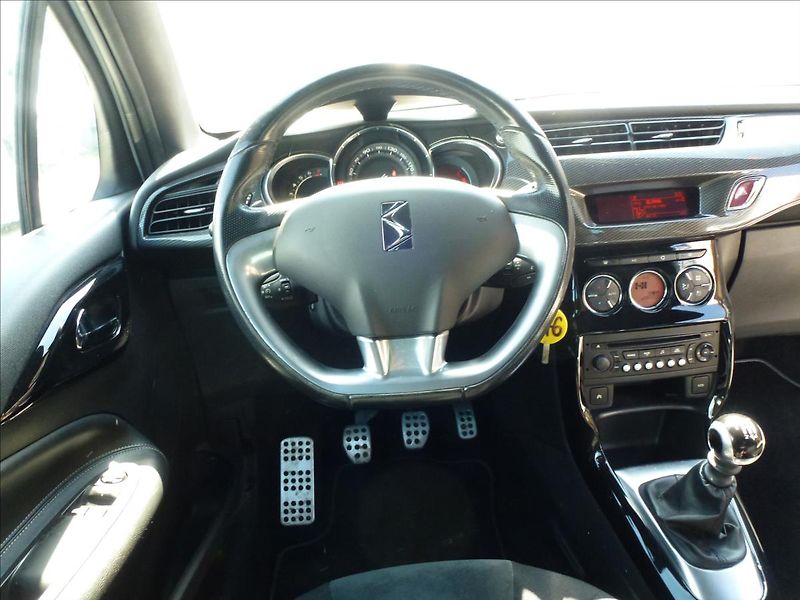 Citroën DS3 1,6 16V VTi THP SportChic - fotka 30 z 49
