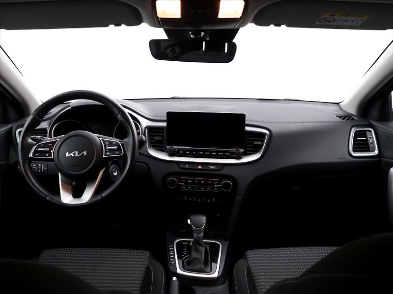 Kia Ceed SW 1,5 T-GDI 117kW GT-Line CZ DPH - fotka 30 z 38
