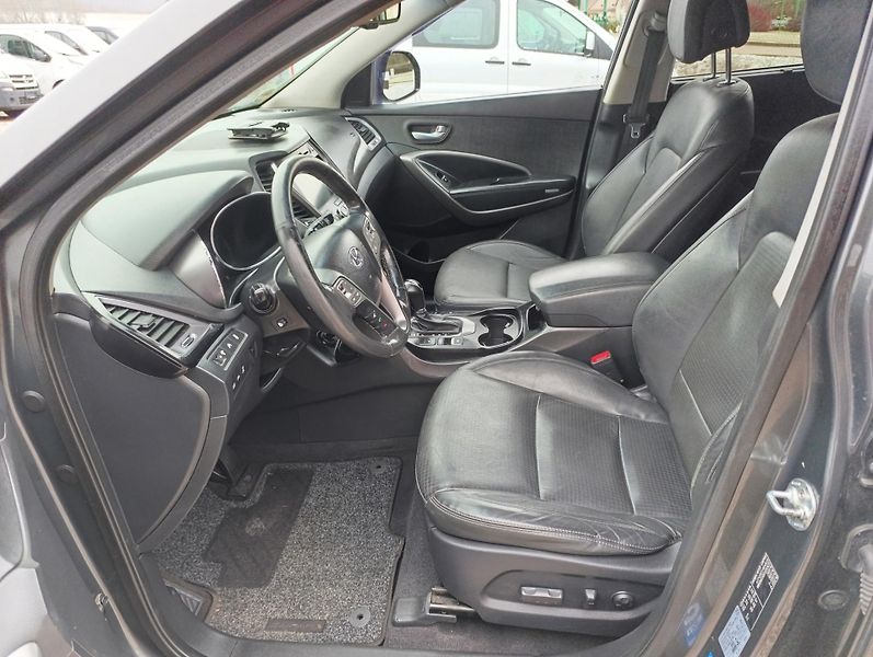 Hyundai Grand Santa Fe (2015) 2.2 CRDi 4x4 6míst tažné - fotka 10 z 20