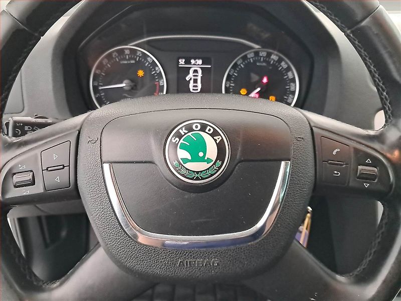 Škoda Octavia (2011) Scout 2.0 TDI, 4X4, Xenony - fotka 16 z 16